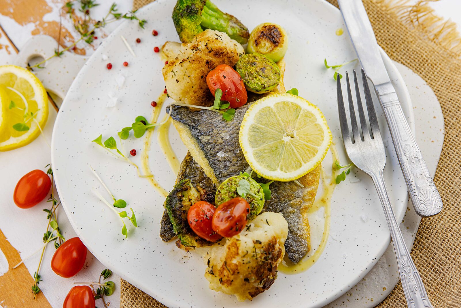 Dorada Regală cu legume și sos vinaigrette